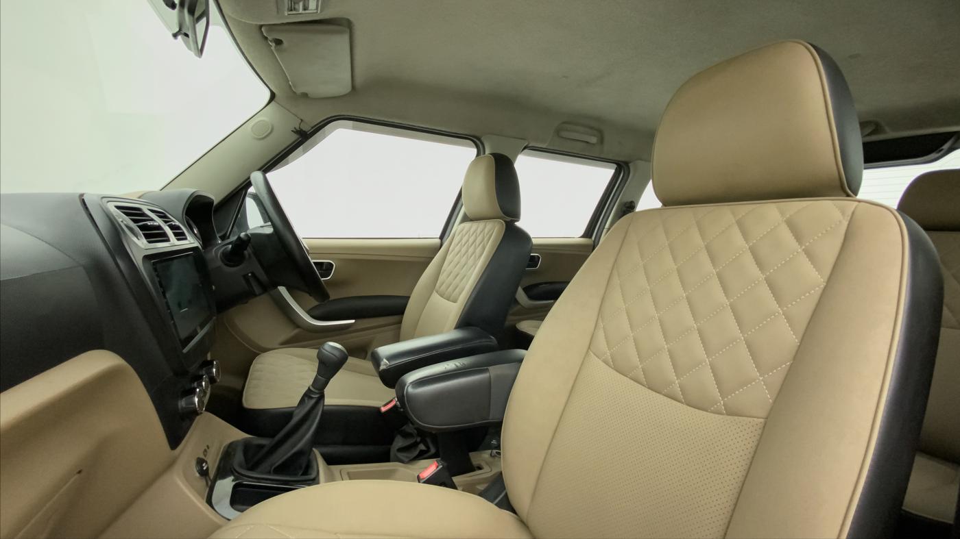 2018 Mahindra TUV300 T10, Diesel, Manual, 1,10,243 km, Right Side Front Door Cabin