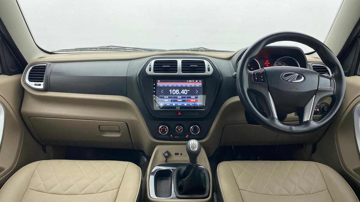 2018 Mahindra TUV300 T10, Diesel, Manual, 1,10,243 km, Dashboard