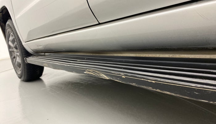 2018 Mahindra TUV300 T10, Diesel, Manual, 1,10,243 km, Left running board - Slightly dented
