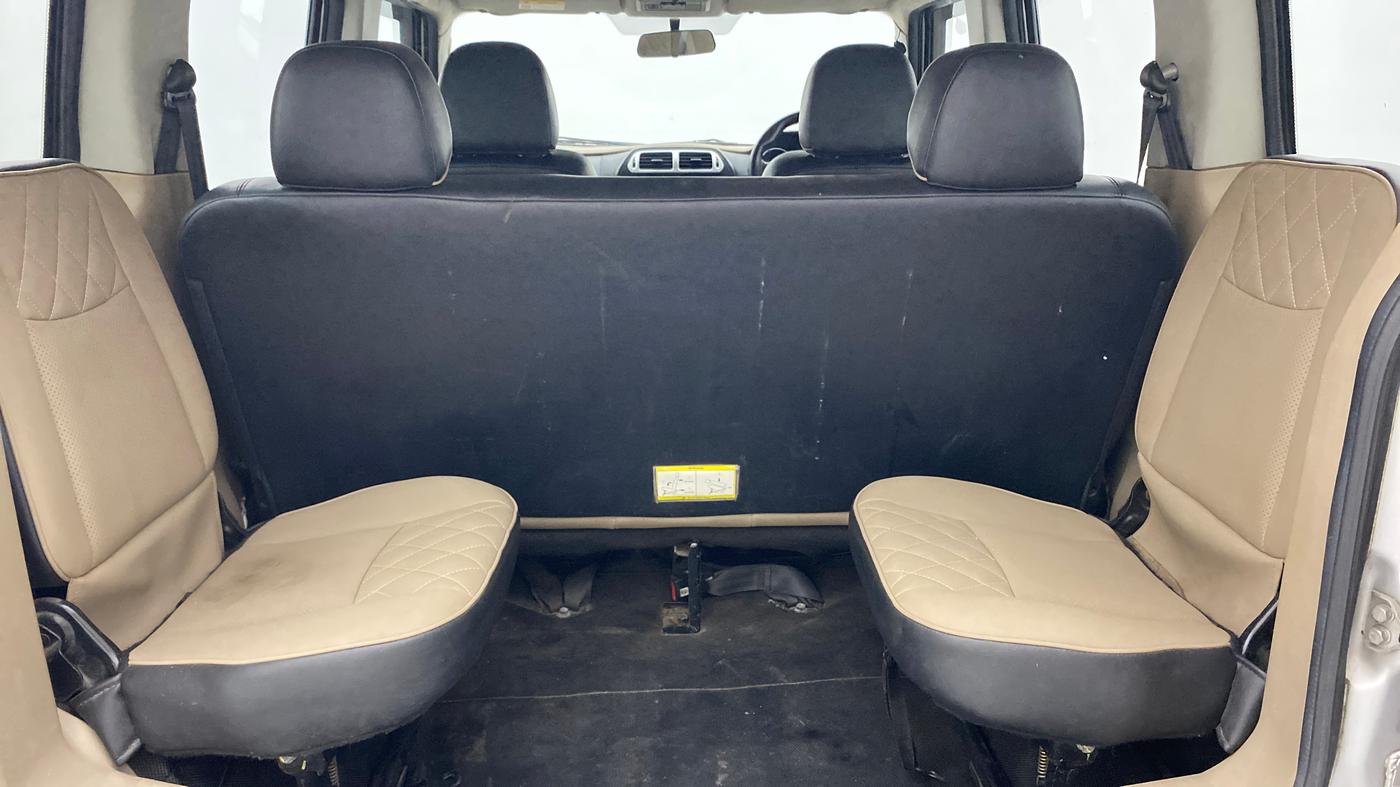 2018 Mahindra TUV300 T10, Diesel, Manual, 1,10,243 km, Third Seat Row ( optional )