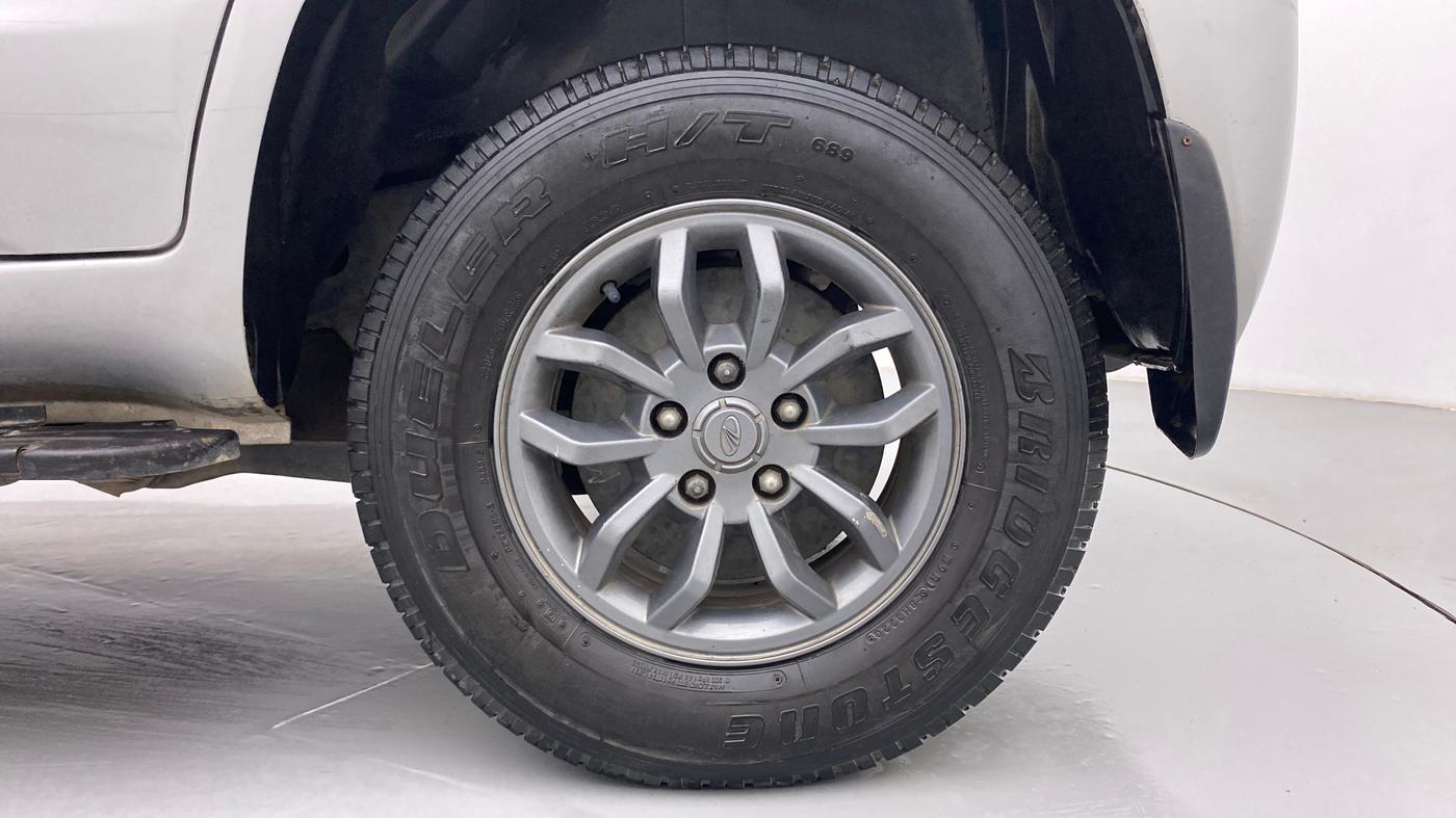 2018 Mahindra TUV300 T10, Diesel, Manual, 1,10,243 km, Left Rear Wheel