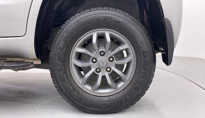 2018 Mahindra TUV300 T10, Diesel, Manual, 1,10,243 km, Left Rear Wheel
