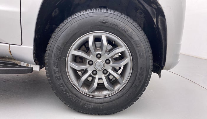 2018 Mahindra TUV300 T10, Diesel, Manual, 1,10,243 km, Right Front Wheel