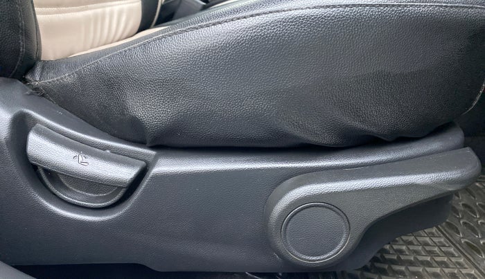 2017 Hyundai Grand i10 ASTA 1.2 KAPPA VTVT, Petrol, Manual, 47,974 km, Driver Side Adjustment Panel