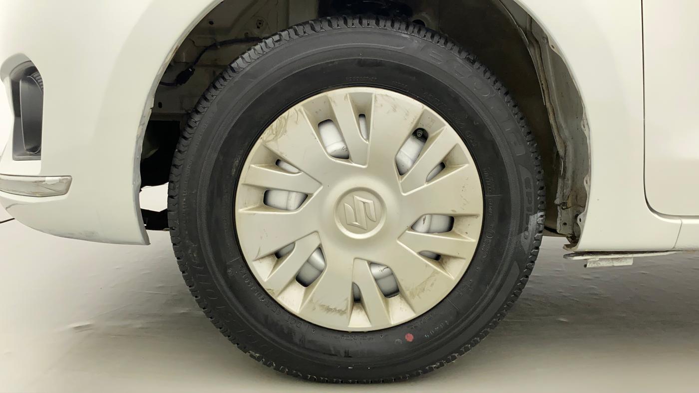 2017 Maruti Dzire LXI, CNG, Manual, 13,599 km, Left Front Wheel
