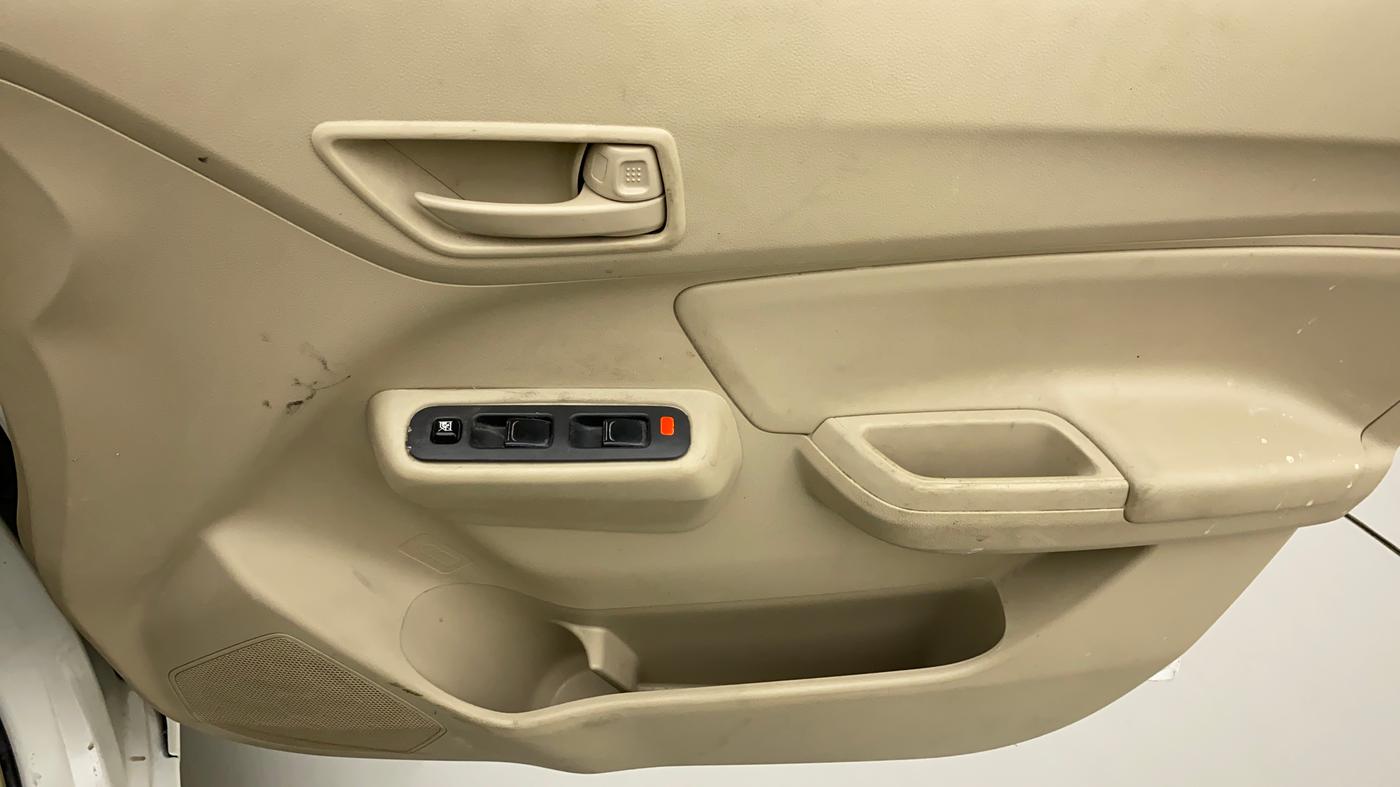 2017 Maruti Dzire LXI, CNG, Manual, 13,599 km, Driver Side Door Panels Control