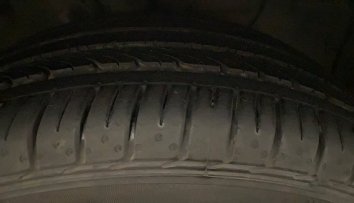 2016 Hyundai Elite i20 ASTA 1.2, Petrol, Manual, 55,555 km, Right Front Tyre Tread