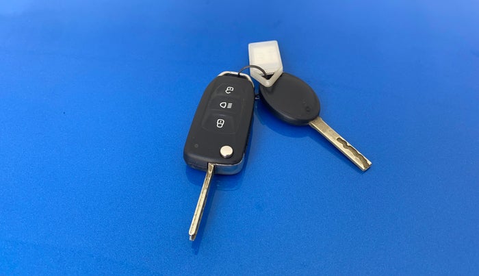 2020 Tata NEXON XM PETROL, Petrol, Manual, 27,122 km, Key Close Up