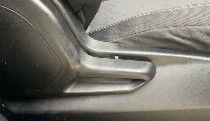 2020 Tata NEXON XM PETROL, Petrol, Manual, 27,122 km, Driver Side Adjustment Panel