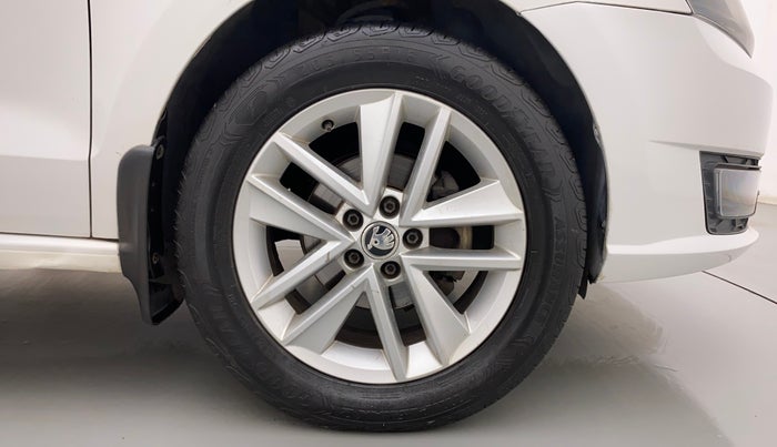 2017 Skoda Rapid STYLE 1.6 MPI AT, Petrol, Automatic, 1,06,132 km, Right Front Wheel