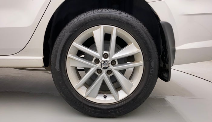 2017 Skoda Rapid STYLE 1.6 MPI AT, Petrol, Automatic, 1,06,132 km, Left Rear Wheel