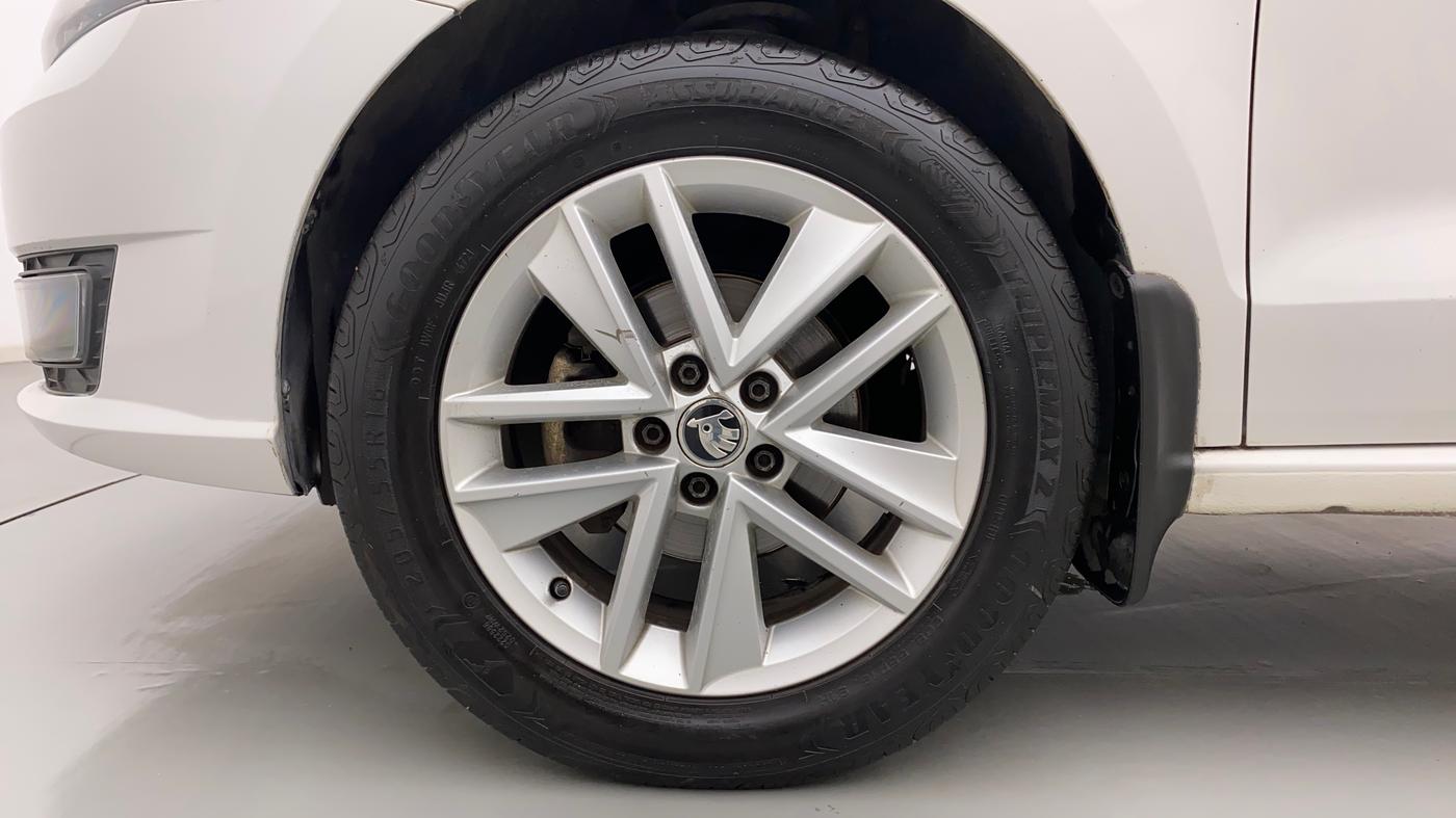 2017 Skoda Rapid STYLE 1.6 MPI AT, Petrol, Automatic, 1,06,132 km, Left Front Wheel
