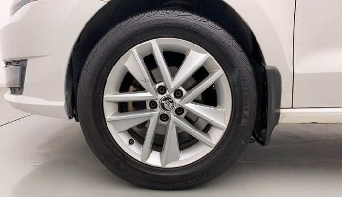2017 Skoda Rapid STYLE 1.6 MPI AT, Petrol, Automatic, 1,06,132 km, Left Front Wheel