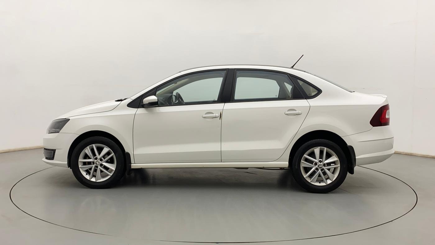 2017 Skoda Rapid STYLE 1.6 MPI AT, Petrol, Automatic, 1,06,132 km, Left Side