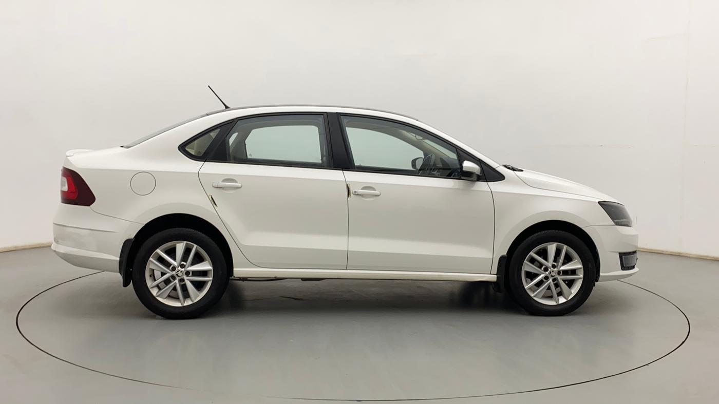 2017 Skoda Rapid STYLE 1.6 MPI AT, Petrol, Automatic, 1,06,132 km, Right Side View