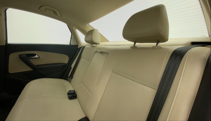 2017 Skoda Rapid STYLE 1.6 MPI AT, Petrol, Automatic, 1,06,132 km, Right Side Rear Door Cabin