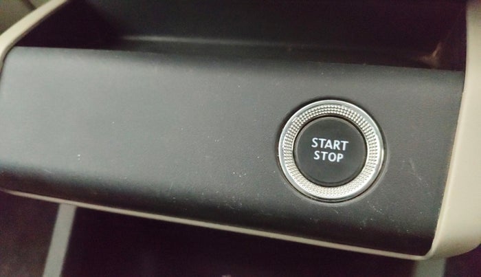 2022 Renault TRIBER RXZ AMT, Petrol, Automatic, 28,081 km, Keyless Start/ Stop Button