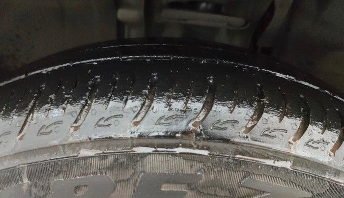 2022 Renault TRIBER RXZ AMT, Petrol, Automatic, 28,081 km, Left Front Tyre Tread