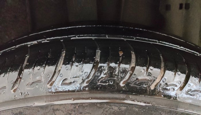 2022 Renault TRIBER RXZ AMT, Petrol, Automatic, 28,081 km, Right Rear Tyre Tread