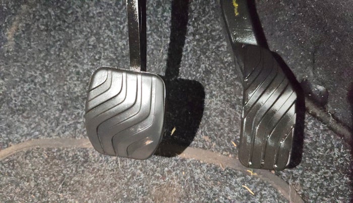 2022 Renault TRIBER RXZ AMT, Petrol, Automatic, 28,081 km, Pedals