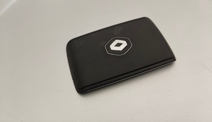 2022 Renault TRIBER RXZ AMT, Petrol, Automatic, 28,081 km, Key Close Up