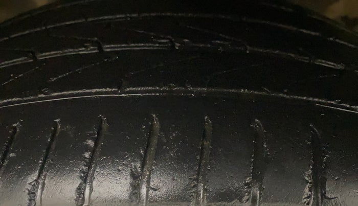 2014 Honda City 1.5L I-VTEC V MT, Petrol, Manual, 1,03,840 km, Left Front Tyre Tread