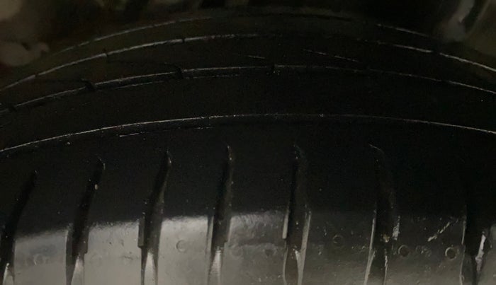 2014 Honda City 1.5L I-VTEC V MT, Petrol, Manual, 1,03,840 km, Left Rear Tyre Tread