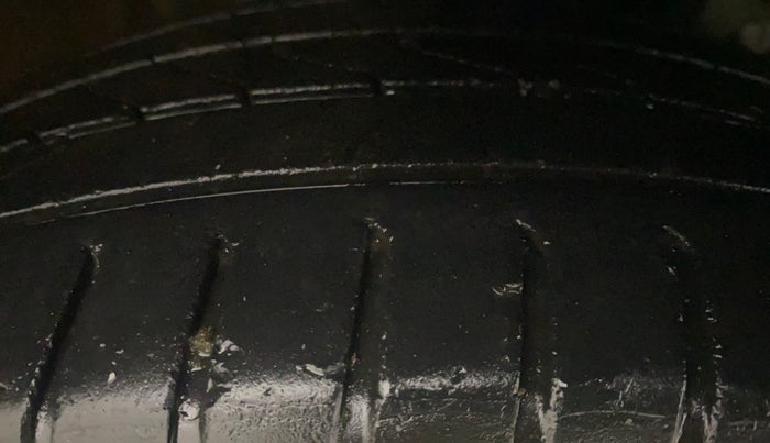 2014 Honda City 1.5L I-VTEC V MT, Petrol, Manual, 1,03,840 km, Right Front Tyre Tread