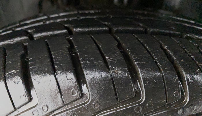 2019 Renault Kwid RXT 1.0 AMT (O), Petrol, Automatic, 33,733 km, Left Front Tyre Tread
