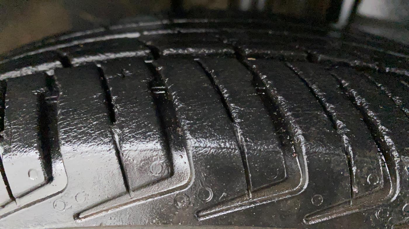 2019 Renault Kwid RXT 1.0 AMT (O), Petrol, Automatic, 33,733 km, Right Front Tyre Tread