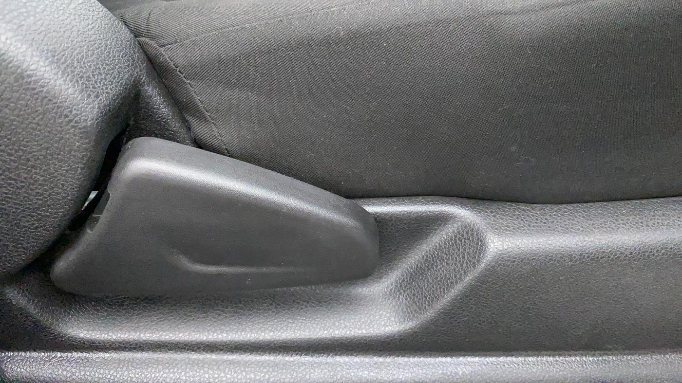 2019 Renault Kwid RXT 1.0 AMT (O), Petrol, Automatic, 33,733 km, Driver Side Adjustment Panel