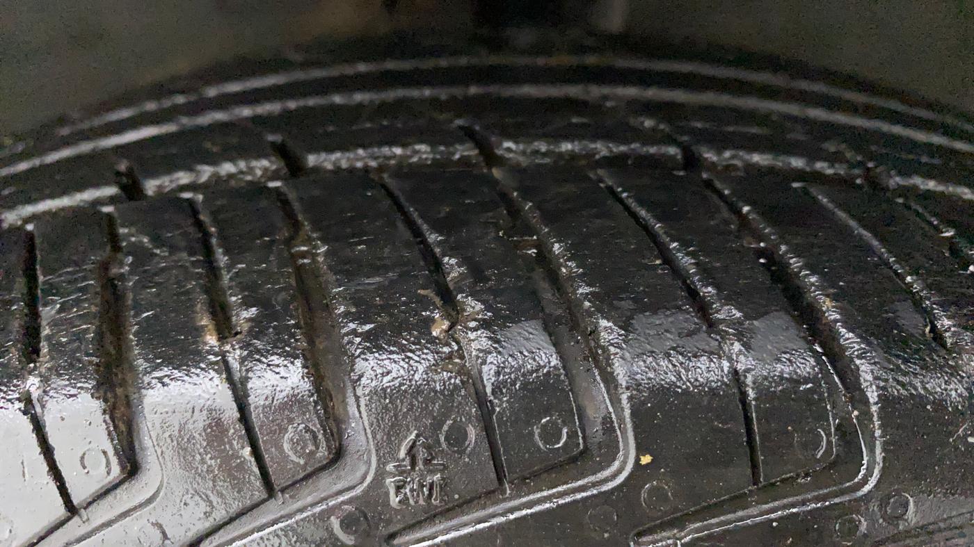 2019 Renault Kwid RXT 1.0 AMT (O), Petrol, Automatic, 33,733 km, Left Rear Tyre Tread