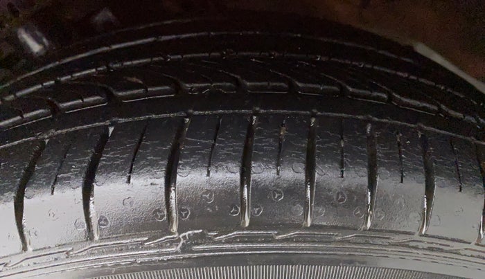 2017 Volkswagen Polo GT TSI 1.2 PETROL AT, Petrol, Automatic, 20,905 km, Left Rear Tyre Tread