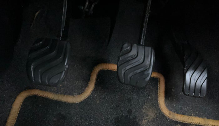 2021 Renault Kwid RXT 1.0 (O), Petrol, Manual, 21,013 km, Pedals