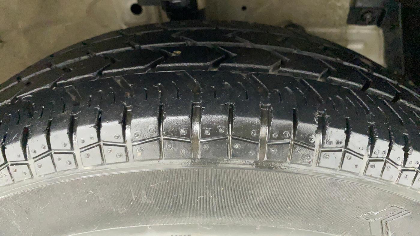 2015 Maruti Swift Dzire VXI, Petrol, Manual, 36,888 km, Right Front Tyre Tread