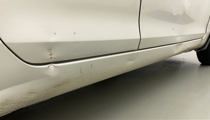 2015 Maruti Swift Dzire VXI, Petrol, Manual, 36,888 km, Right running board - Slightly dented
