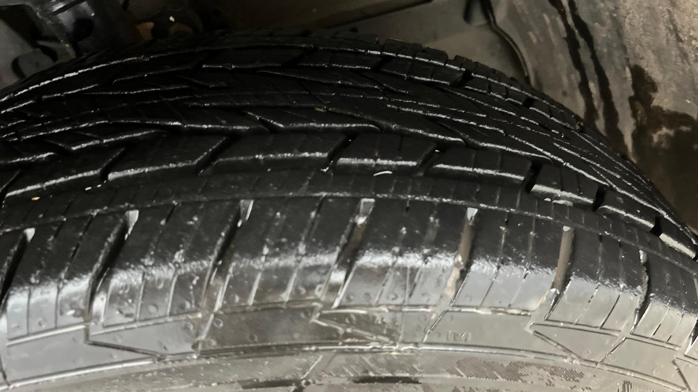 2015 Nissan Terrano XL (P), Petrol, Manual, 1,01,363 km, Right Front Tyre Tread