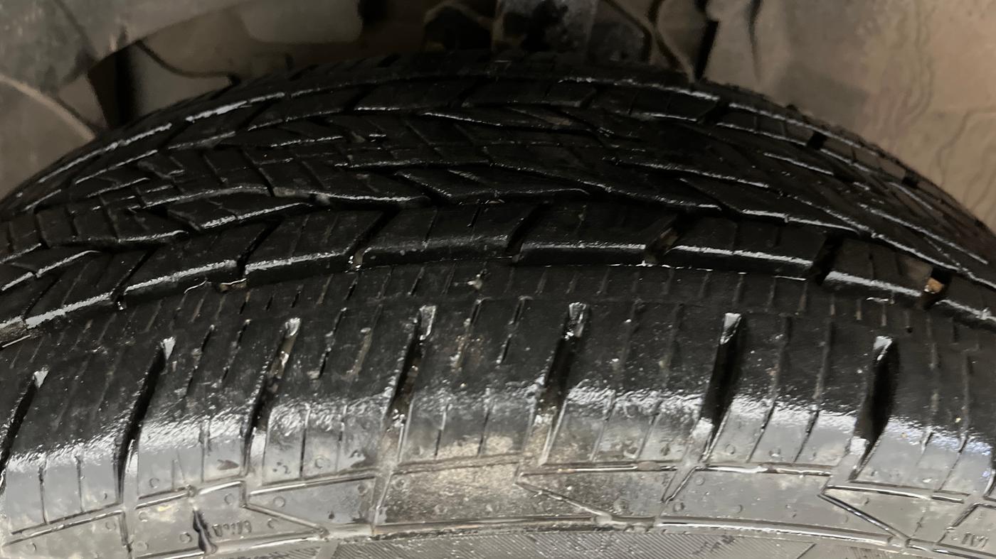 2015 Nissan Terrano XL (P), Petrol, Manual, 1,01,363 km, Left Front Tyre Tread