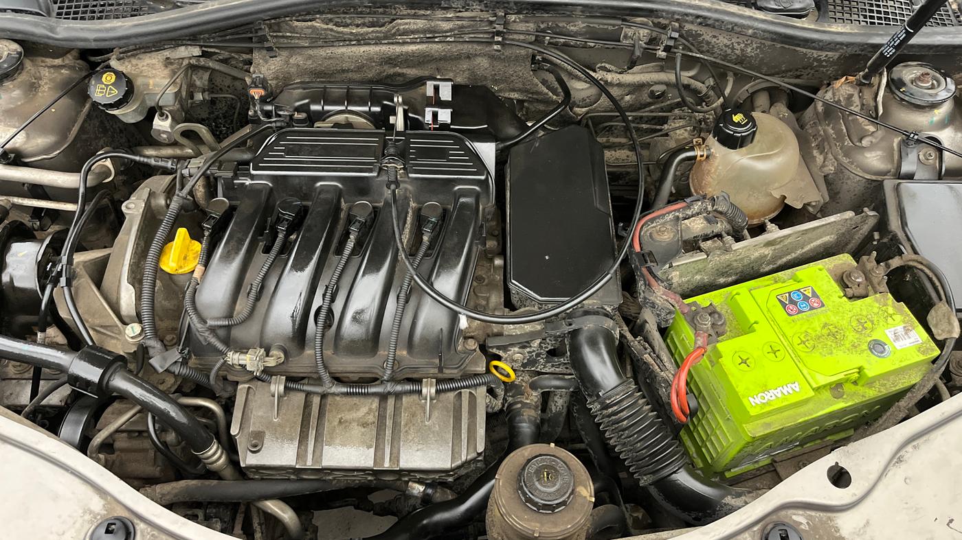 2015 Nissan Terrano XL (P), Petrol, Manual, 1,01,363 km, Engine View