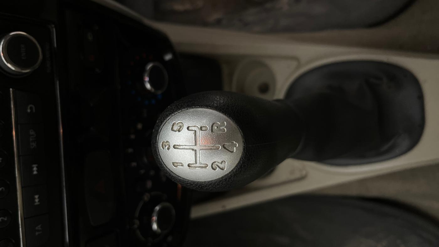 2015 Nissan Terrano XL (P), Petrol, Manual, 1,01,363 km, Gear Lever