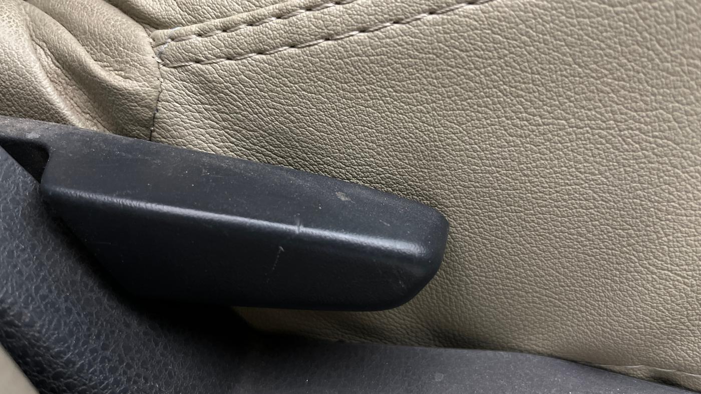 2015 Nissan Terrano XL (P), Petrol, Manual, 1,01,363 km, Driver Side Adjustment Panel