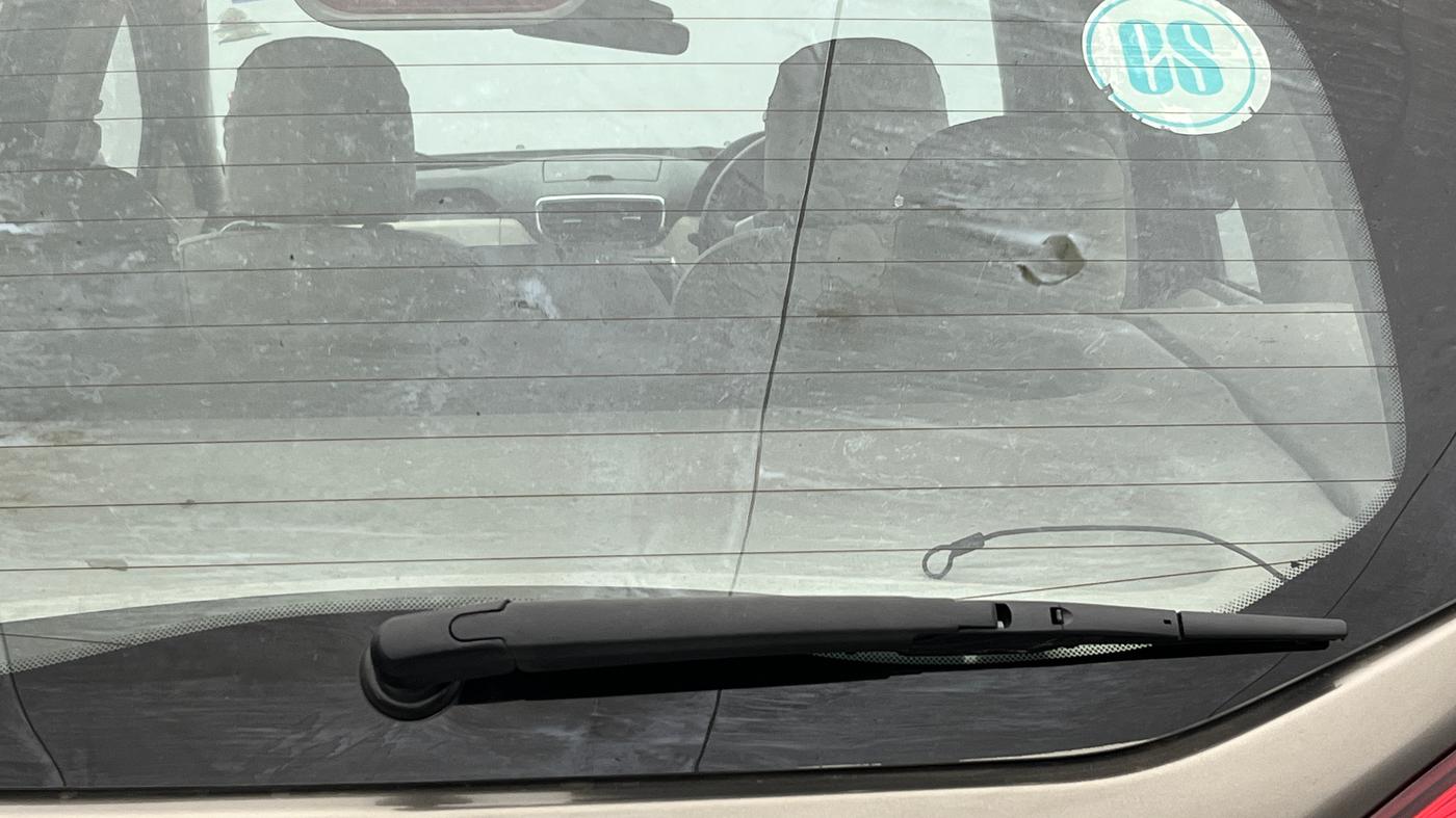 2015 Nissan Terrano XL (P), Petrol, Manual, 1,01,363 km, Rear Wiper