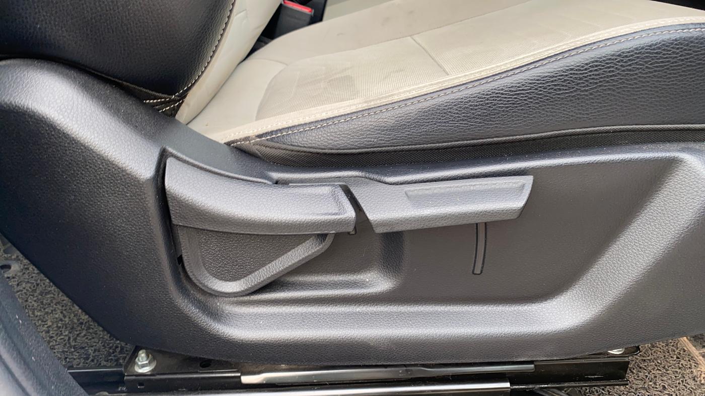 2022 KIA SONET HTX ANNIVERSARY EDITION 1.0 IMT, Petrol, Manual, 14,868 km, Driver Side Adjustment Panel