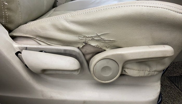 2015 Maruti Ertiga ZXI+, Petrol, Manual, 99,150 km, Driver Side Adjustment Panel