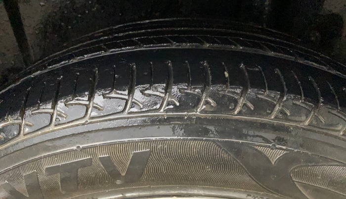 2015 Maruti Ertiga ZXI+, Petrol, Manual, 99,150 km, Left Rear Tyre Tread