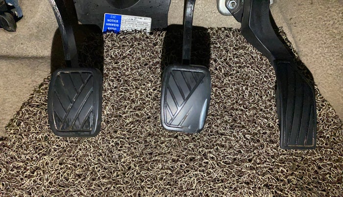 2015 Maruti Ertiga ZXI+, Petrol, Manual, 99,150 km, Pedals