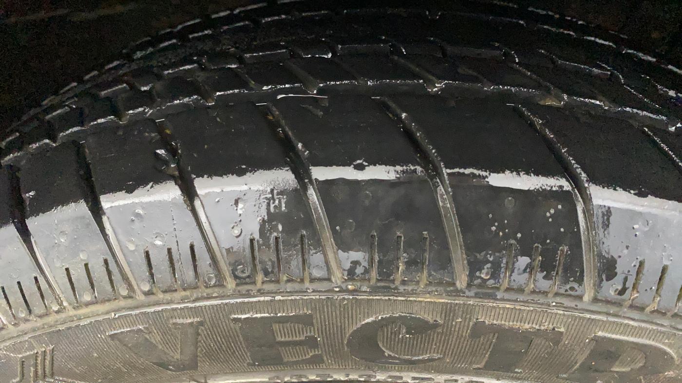 2015 Maruti Ertiga ZXI+, Petrol, Manual, 99,150 km, Right Front Tyre Tread