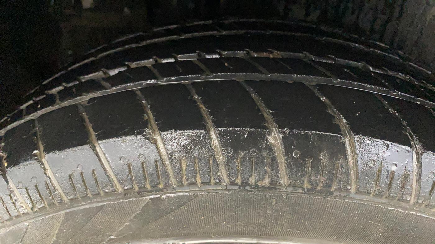 2015 Maruti Ertiga ZXI+, Petrol, Manual, 99,150 km, Right Rear Tyre Tread
