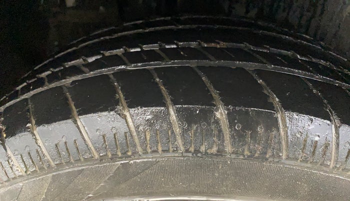 2015 Maruti Ertiga ZXI+, Petrol, Manual, 99,150 km, Right Rear Tyre Tread
