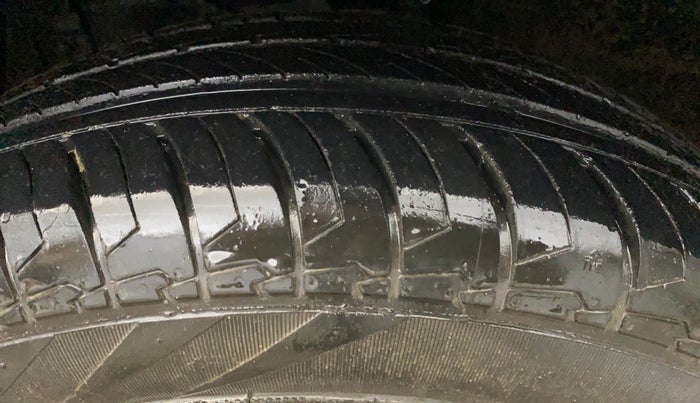 2015 Maruti Ertiga ZXI+, Petrol, Manual, 99,150 km, Left Front Tyre Tread